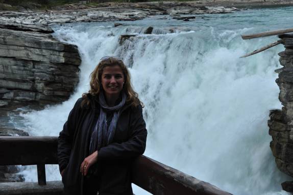 Um dos mirantes de Athabasca Falls, no Jasper National Park, em Alberta, no Canadá